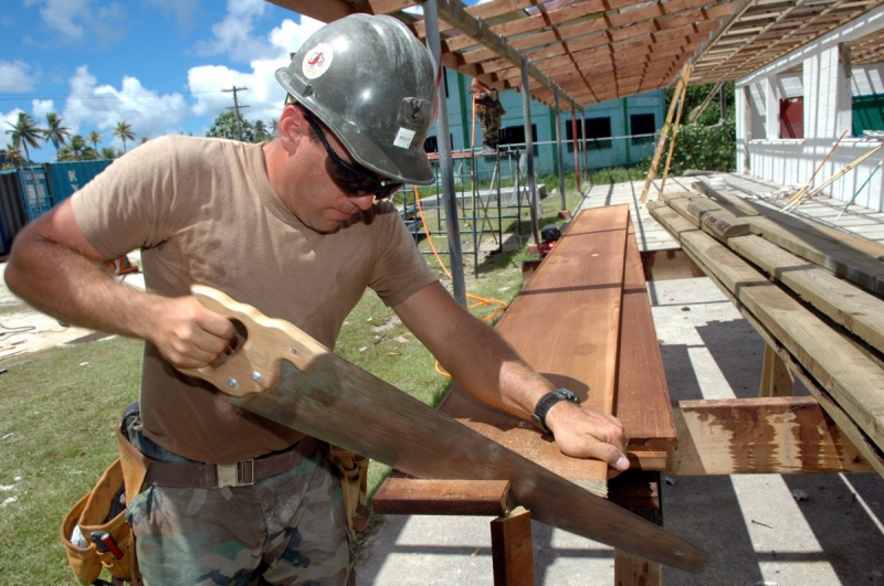 menuisier-ST BLAISE-min_worker_construction_building_carpenter_male_job_build_helmet-893290